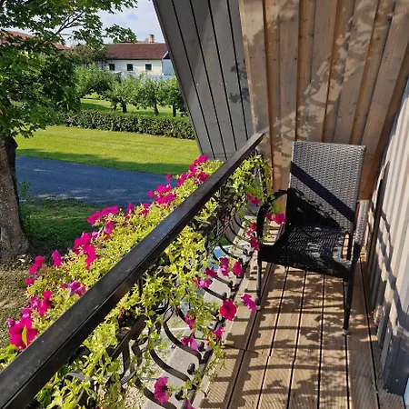 Korter Lauri Tee 18, Majutus